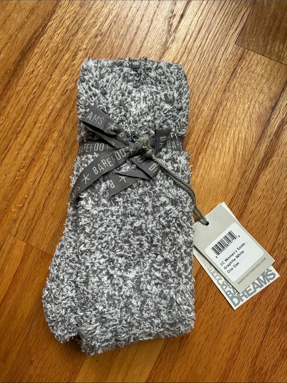 Barefoot Dreams Cozy Chic Graphite White Fuzzy Socks brand new with tags